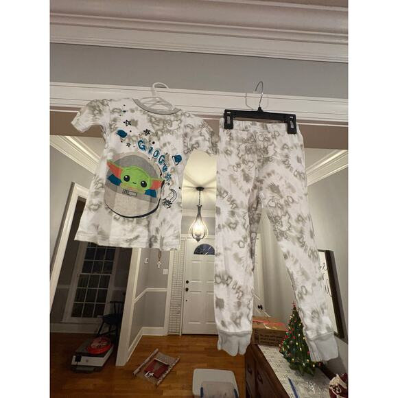 Star Wars (“Baby Yoda”) Tie-Dye Pajama Set Size 5T - Picture 4 of 9
